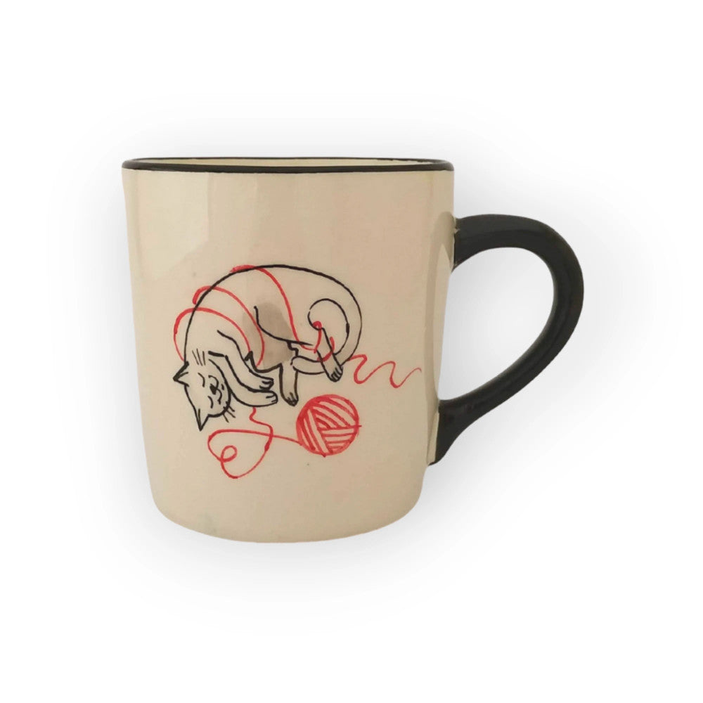funny-cat-mug-with-ball-of-yarn
